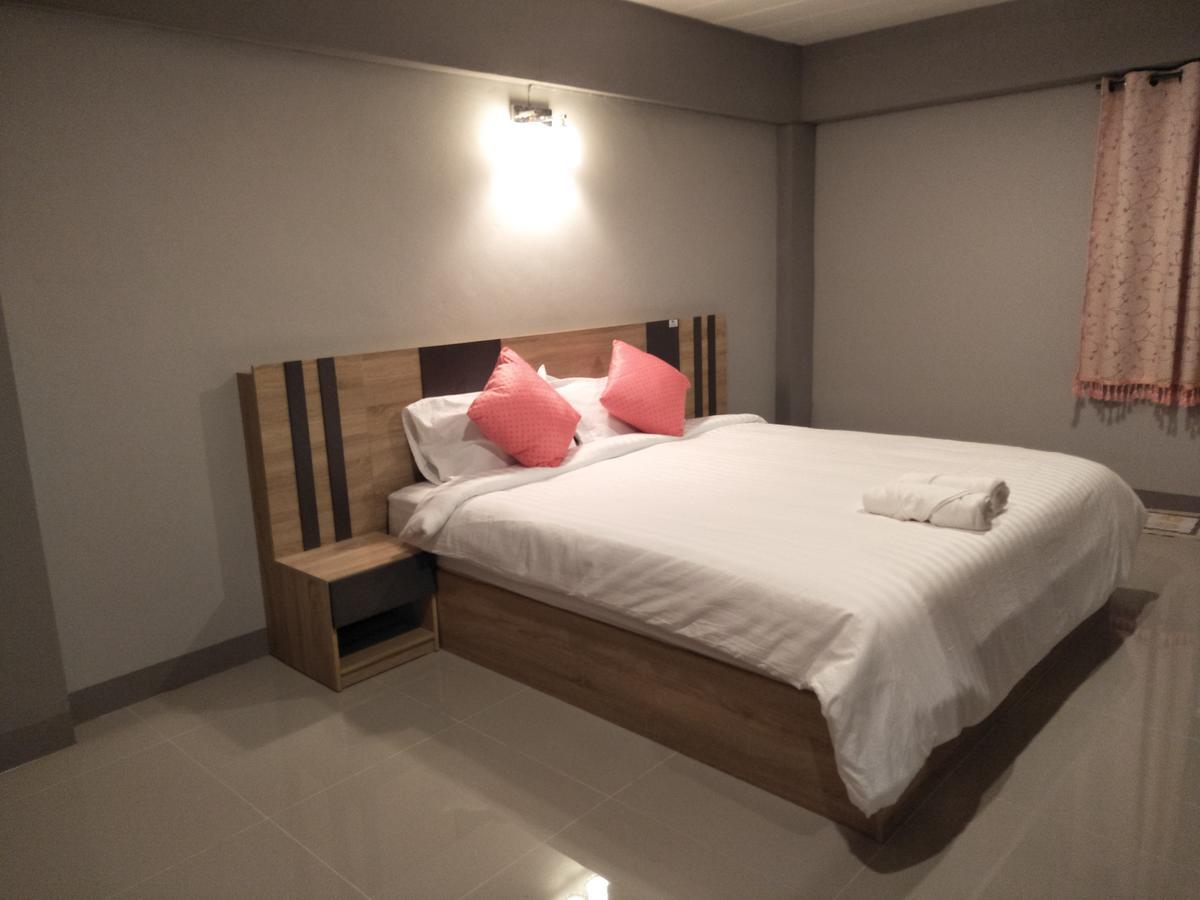 Rinrada Place Hotel Ubon Ratchathani Ngoại thất bức ảnh