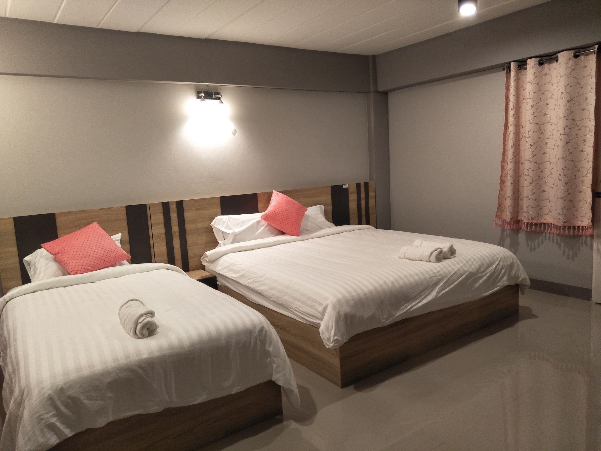 Rinrada Place Hotel Ubon Ratchathani Ngoại thất bức ảnh