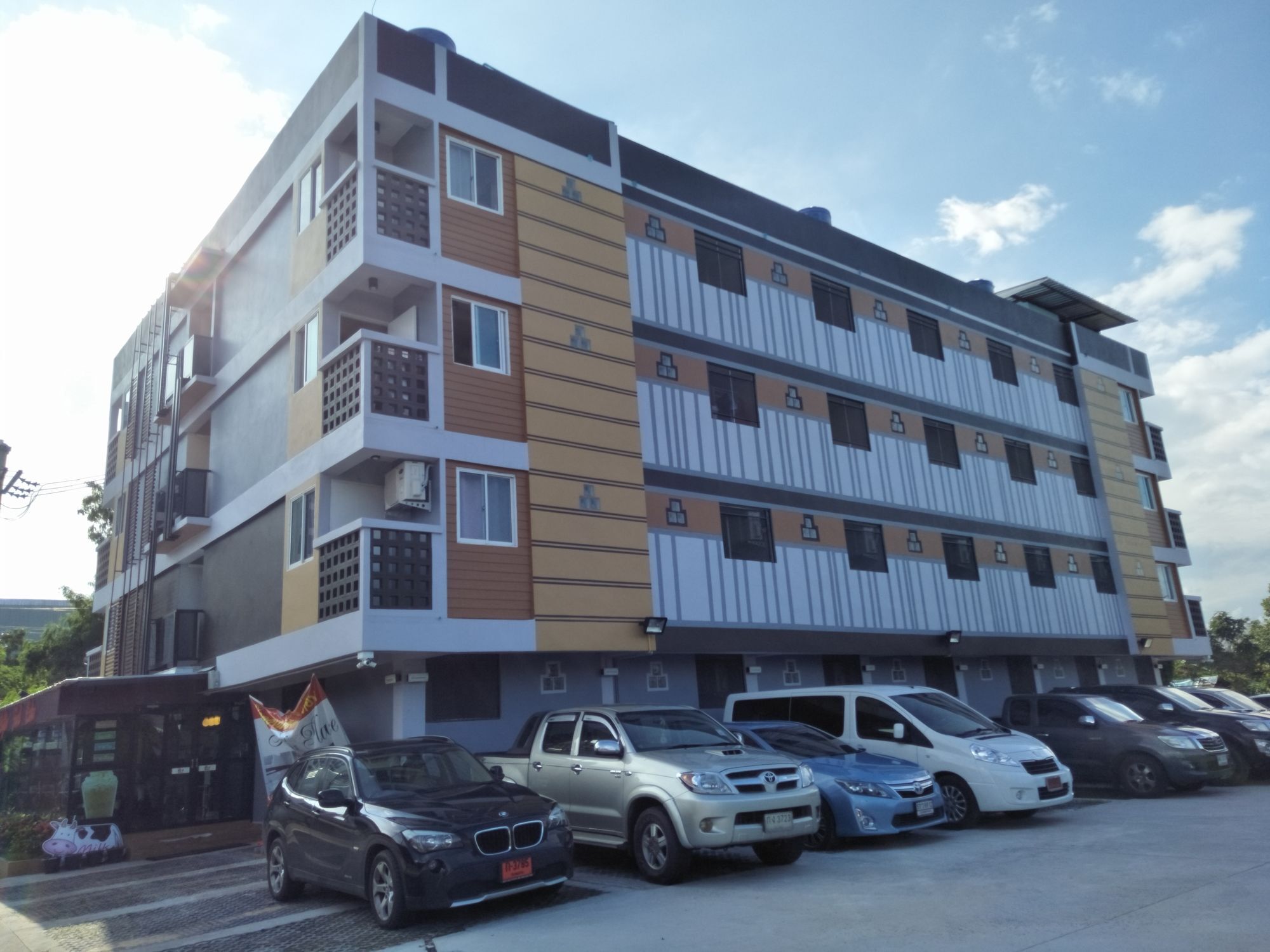 Rinrada Place Hotel Ubon Ratchathani Ngoại thất bức ảnh